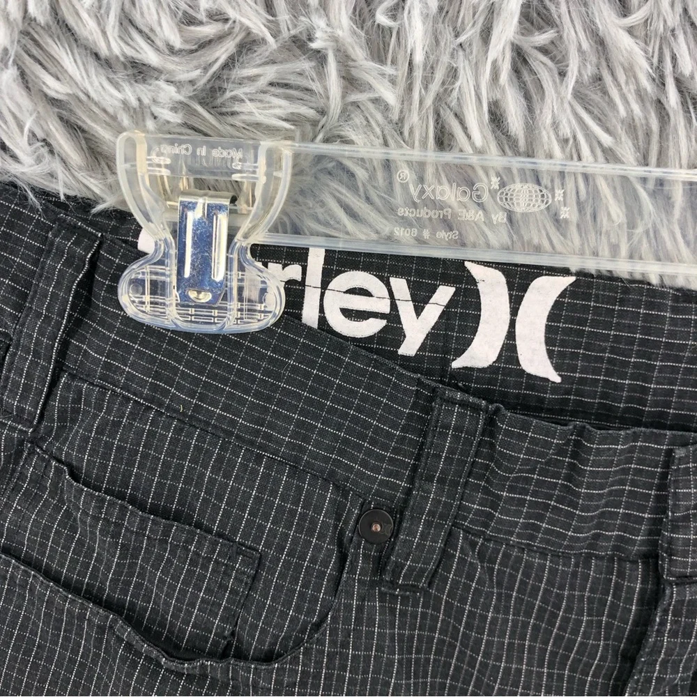 Hurley Shorts Mens Size 30 84 Slim Checkered Plaid Black Logo Chino